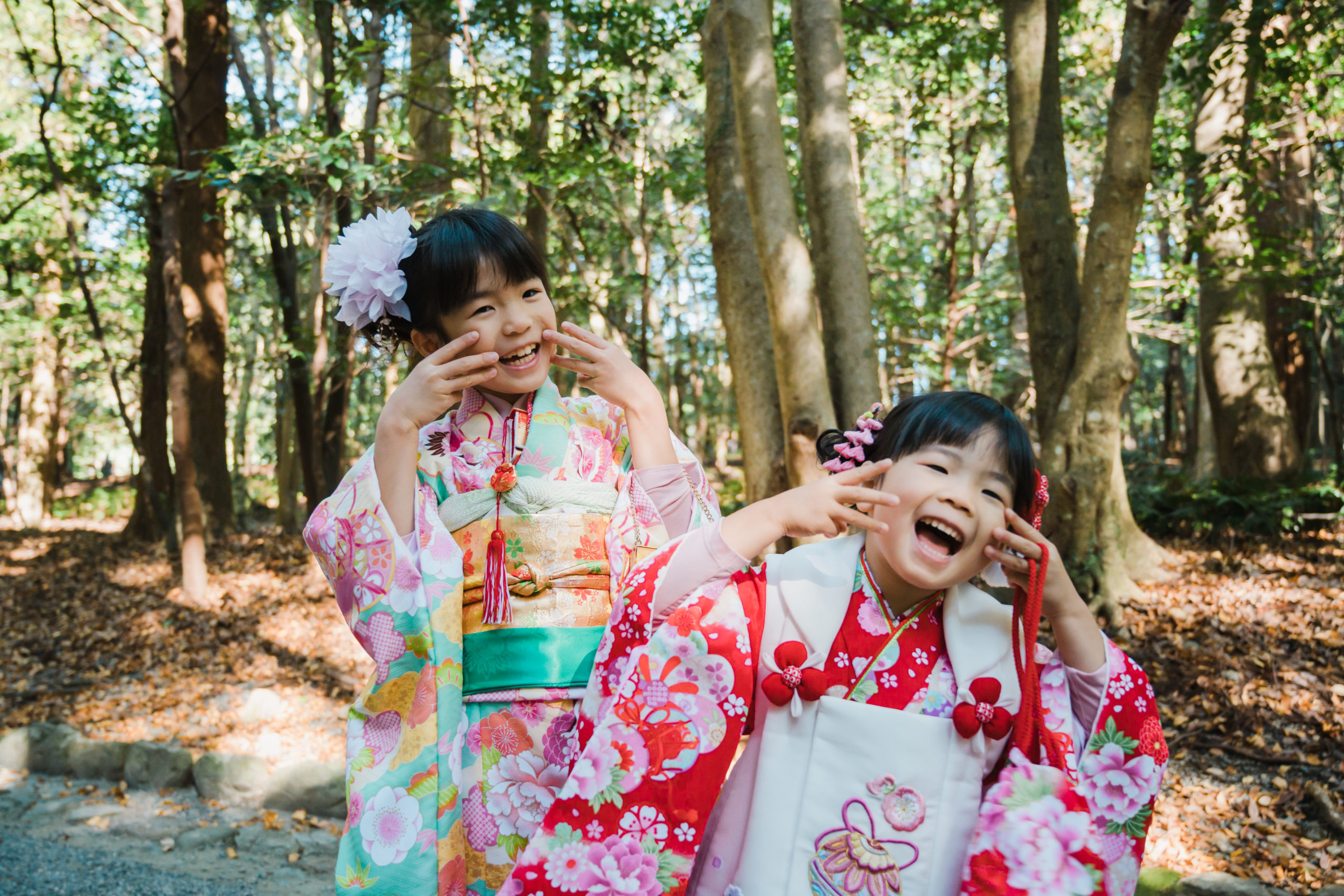 伊勢神宮で七五三、姉妹が仲良し